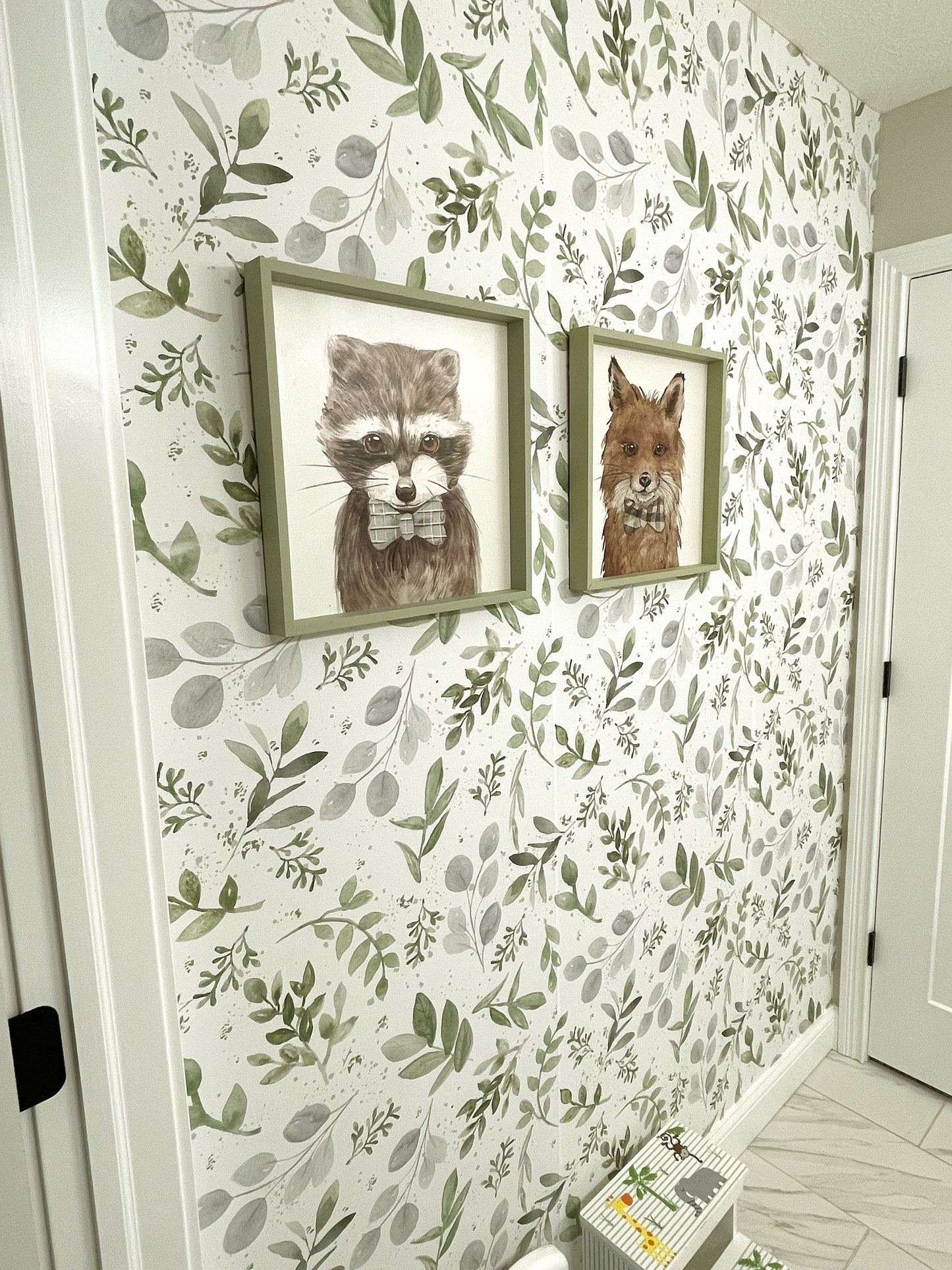 CAROLINE S Wallpaper | Peel and Stick Removable Floral Wallpaper 0160 S