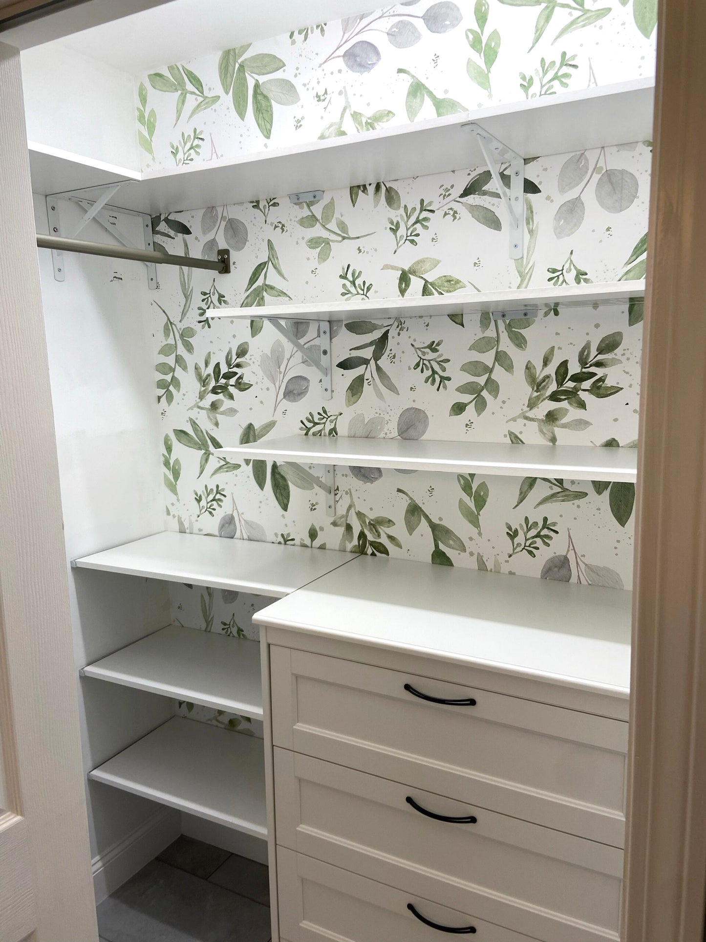 CAROLINE L Wallpaper | Peel and Stick Removable Floral Wallpaper 0160