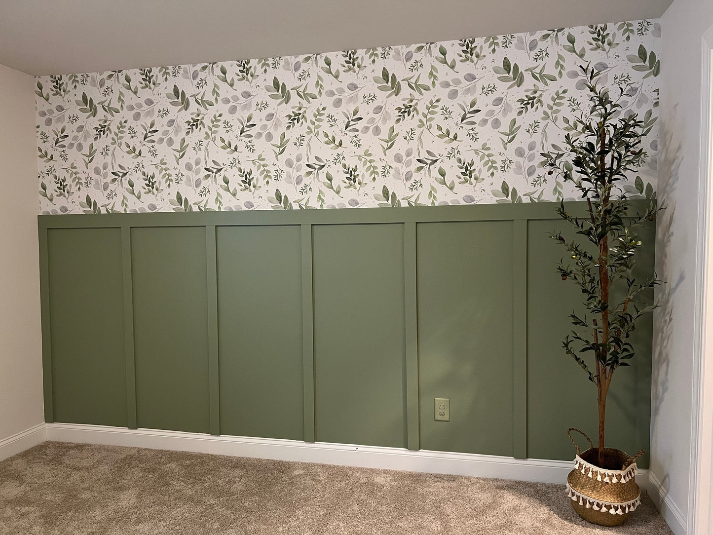 CAROLINE S Wallpaper | Peel and Stick Removable Floral Wallpaper 0160 S